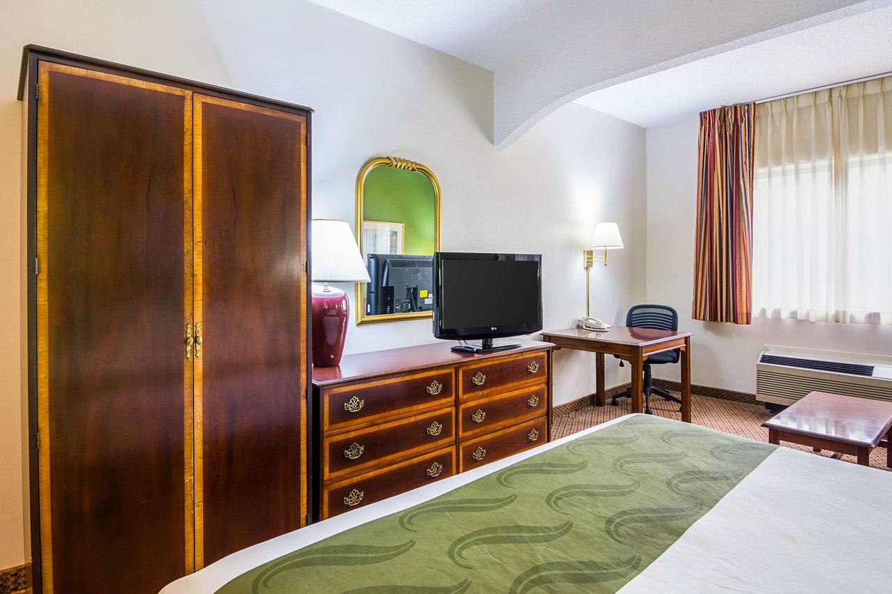 Quality Suites Martinsburg - thumb 21