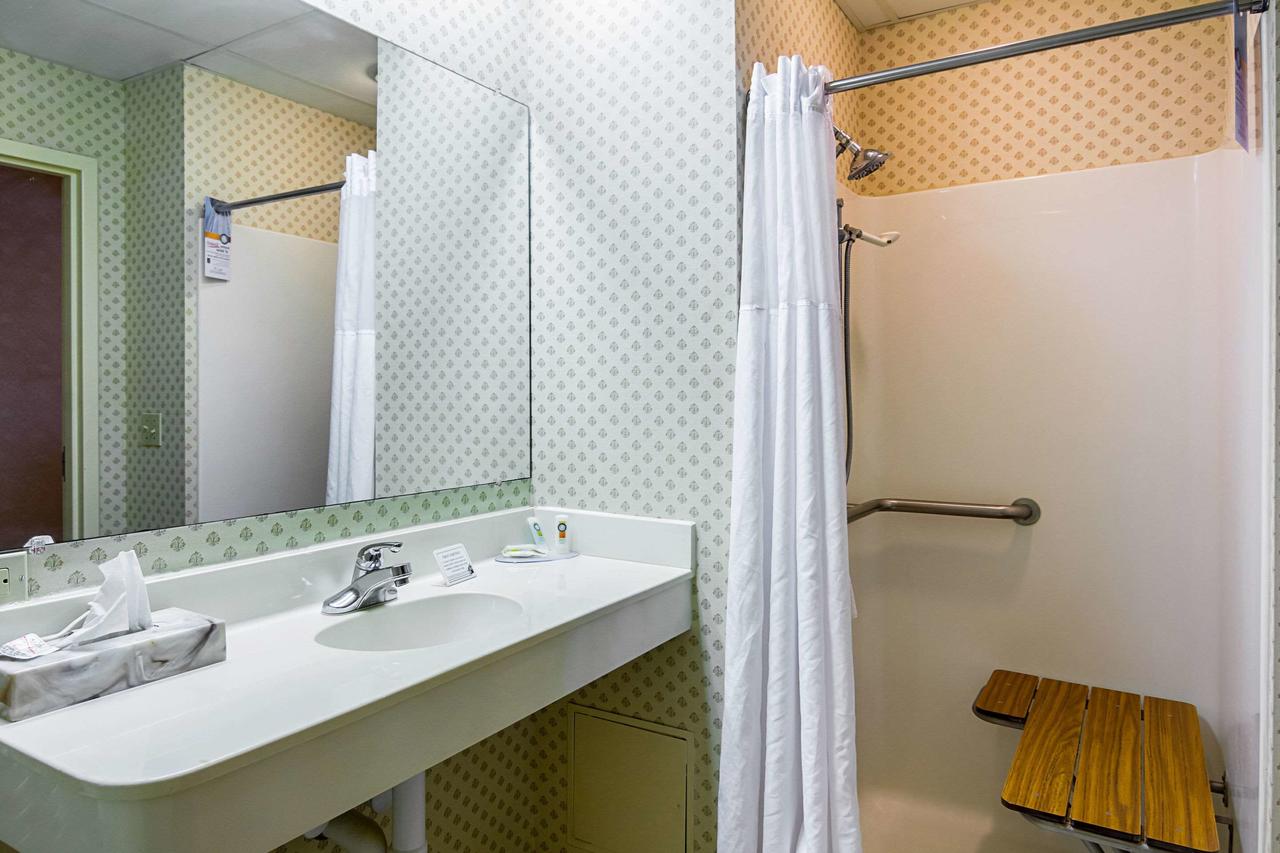 Quality Suites Martinsburg - thumb 18