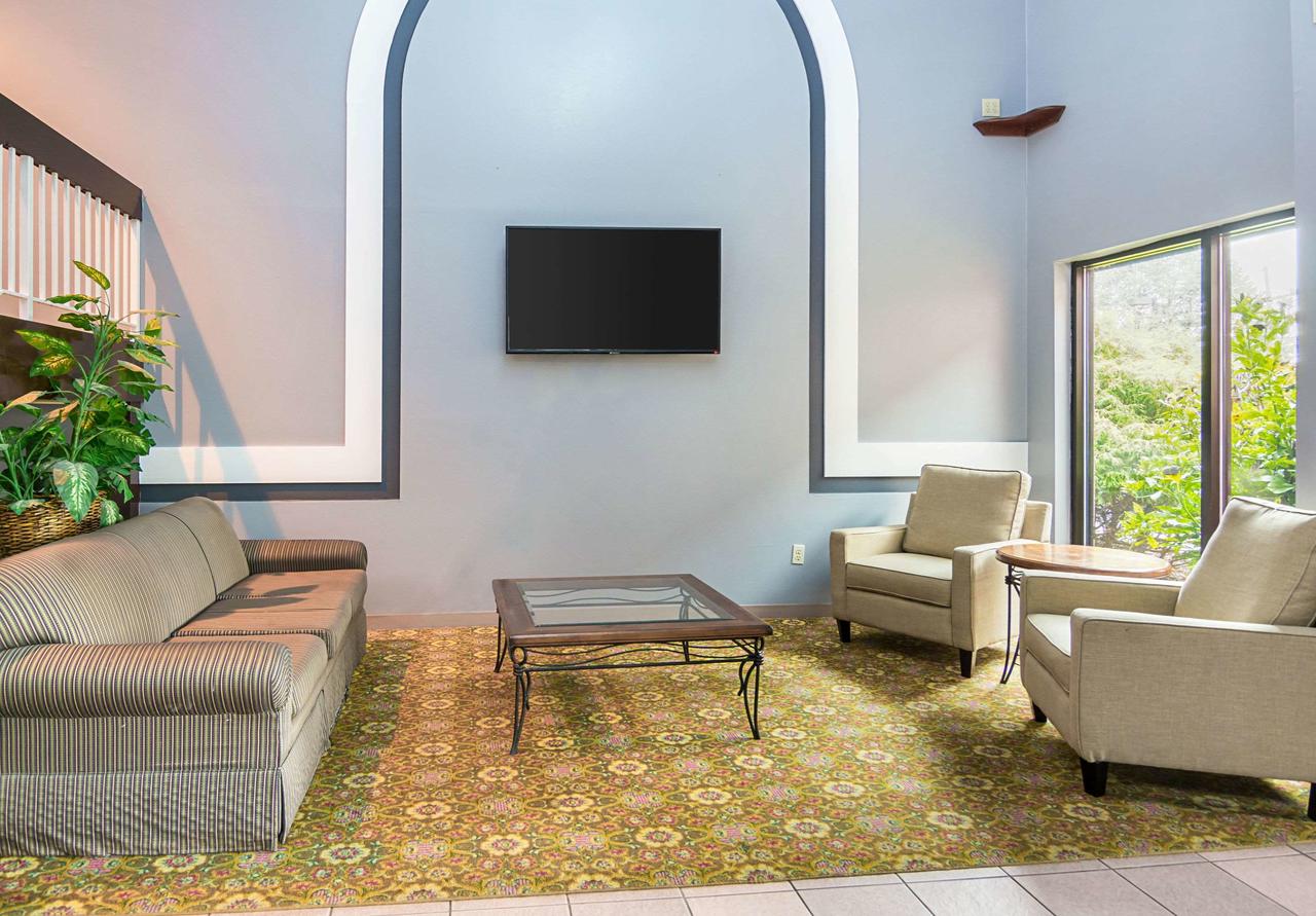 Quality Suites Martinsburg - thumb 14