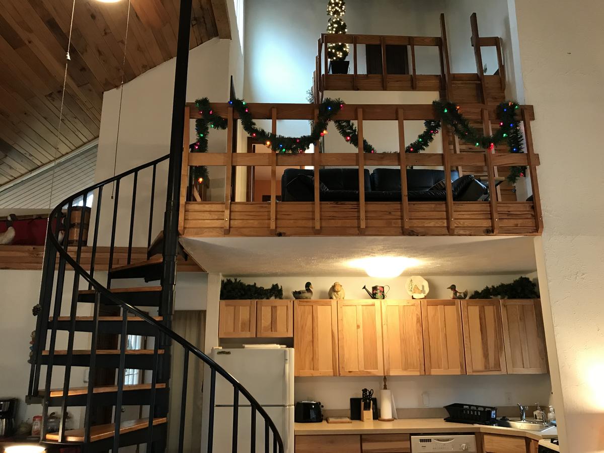 Chalet W/ Loft At Alpine Lake Resort - thumb 12