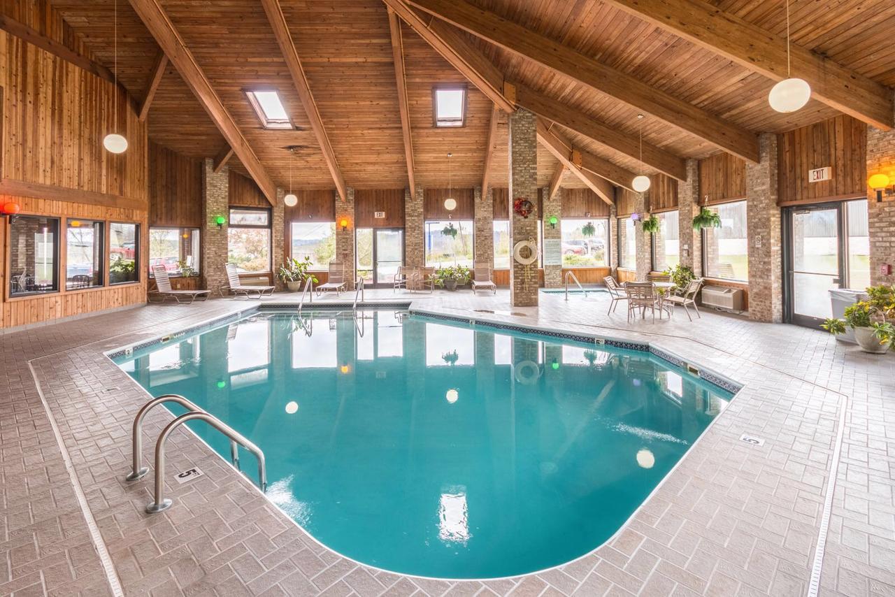 Q Express Inn & Suites - thumb 5