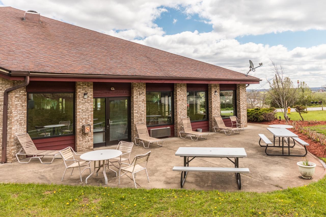 Q Express Inn & Suites - thumb 6