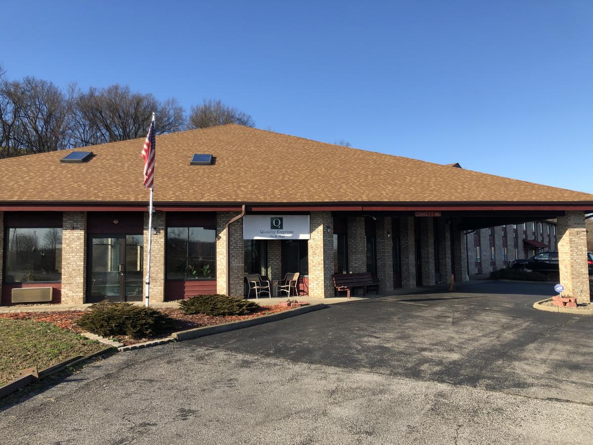 Q Express Inn & Suites - thumb 0