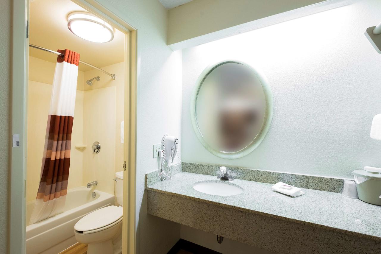 Red Roof Inn Parkersburg - thumb 5