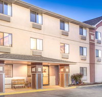 Super 8 by Wyndham Wheeling - Tourism Bookings