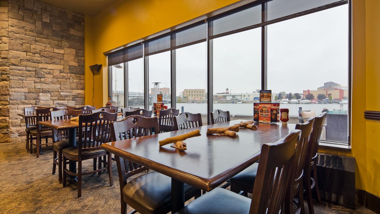 Best Western Premier Waterfront Hotel & Convention Center - thumb 2