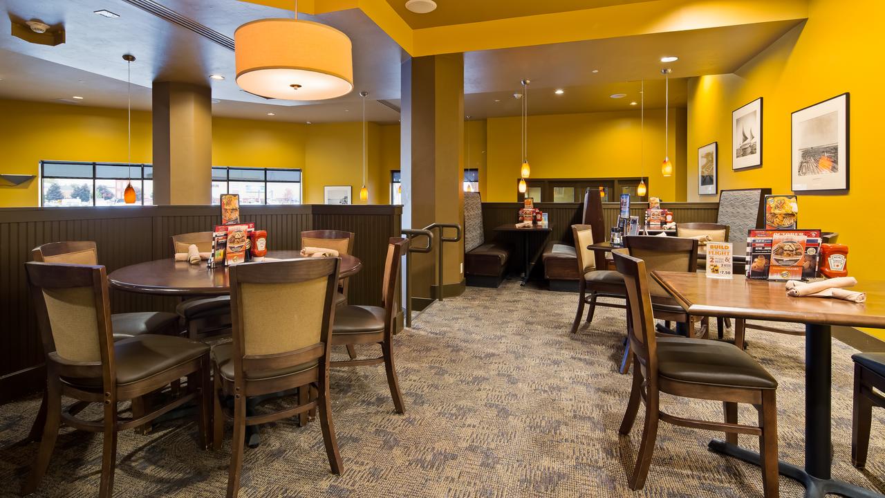 Best Western Premier Waterfront Hotel & Convention Center - thumb 1