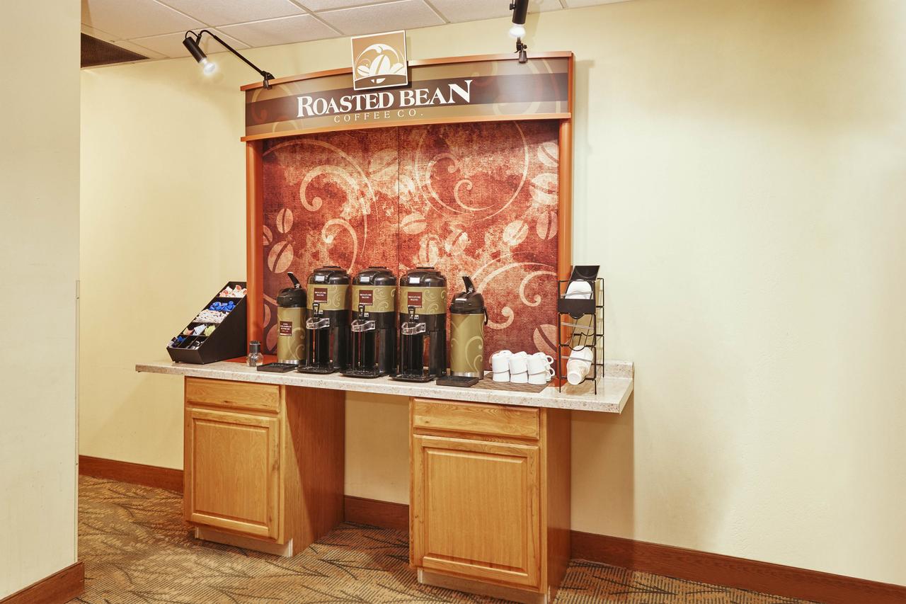 Howard Johnson Plaza By Wyndham Madison - thumb 26