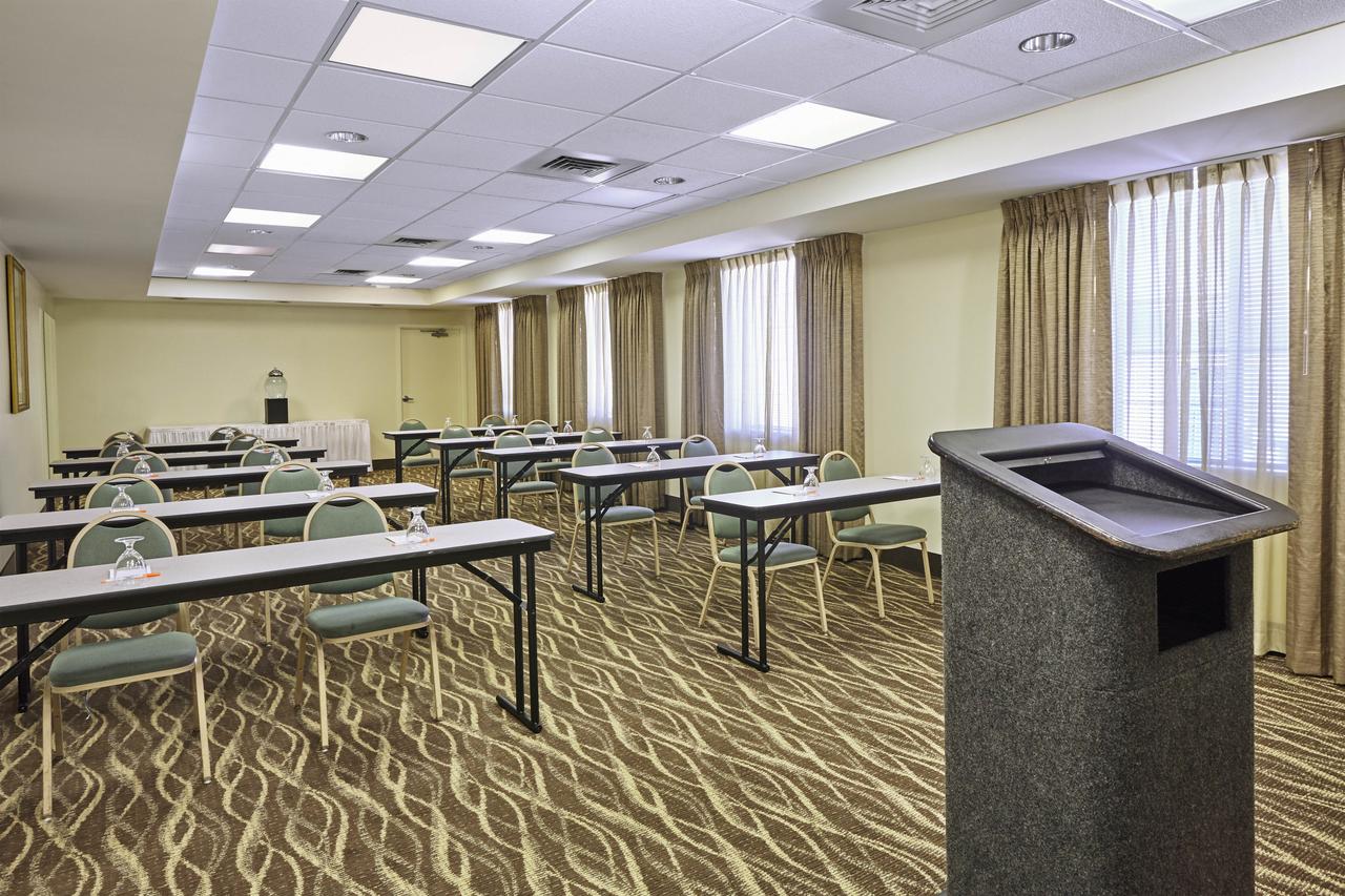 Howard Johnson Plaza By Wyndham Madison - thumb 18