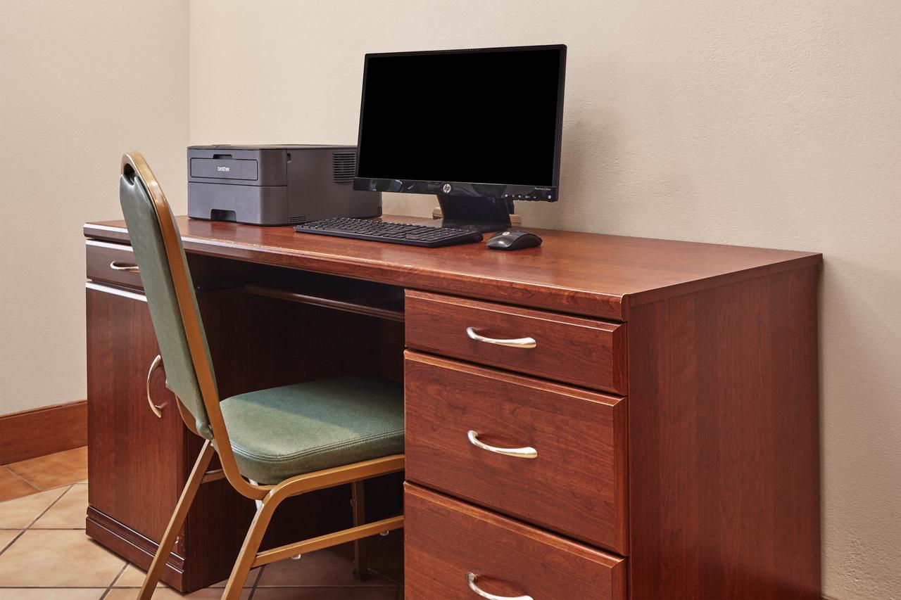 Howard Johnson Plaza By Wyndham Madison - thumb 16