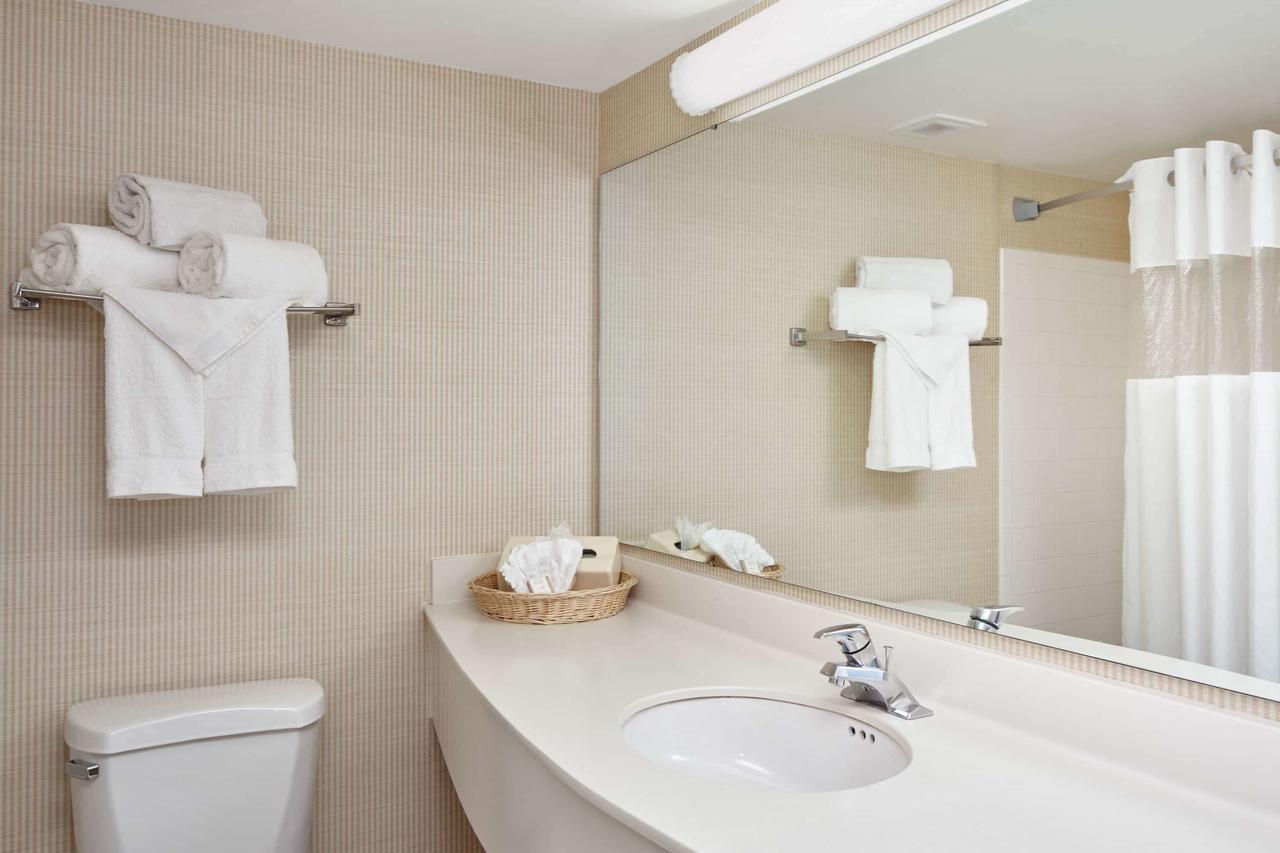 Howard Johnson Plaza By Wyndham Madison - thumb 34