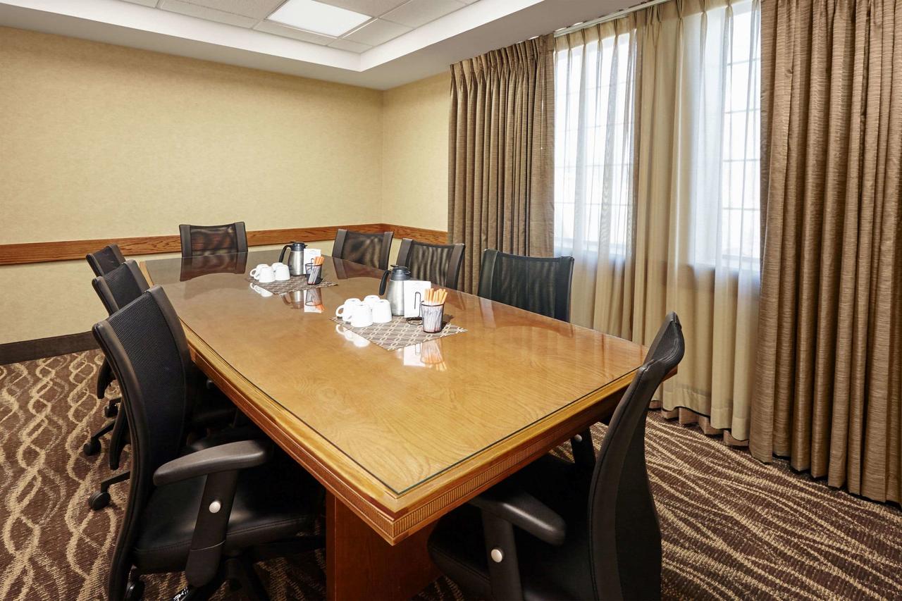 Howard Johnson Plaza By Wyndham Madison - thumb 37