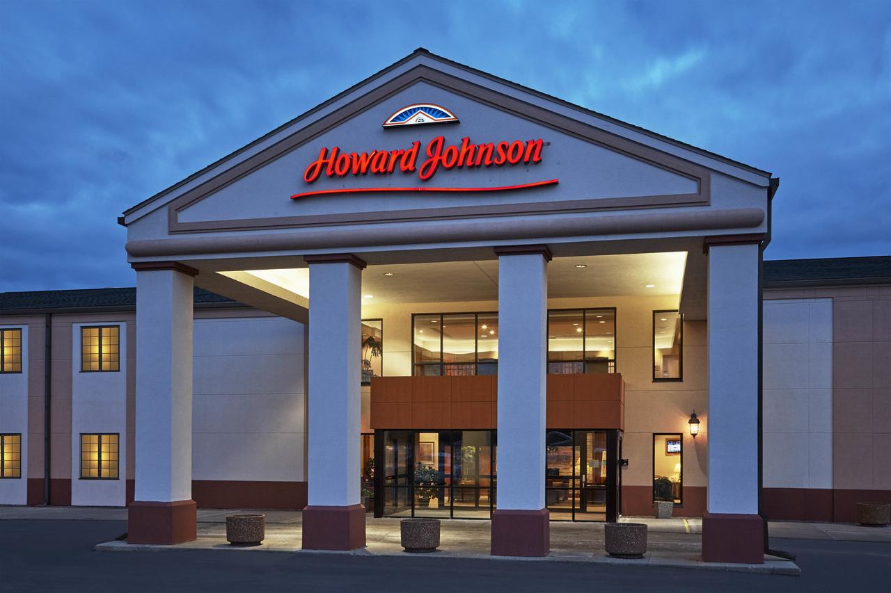 Howard Johnson Plaza By Wyndham Madison - thumb 1