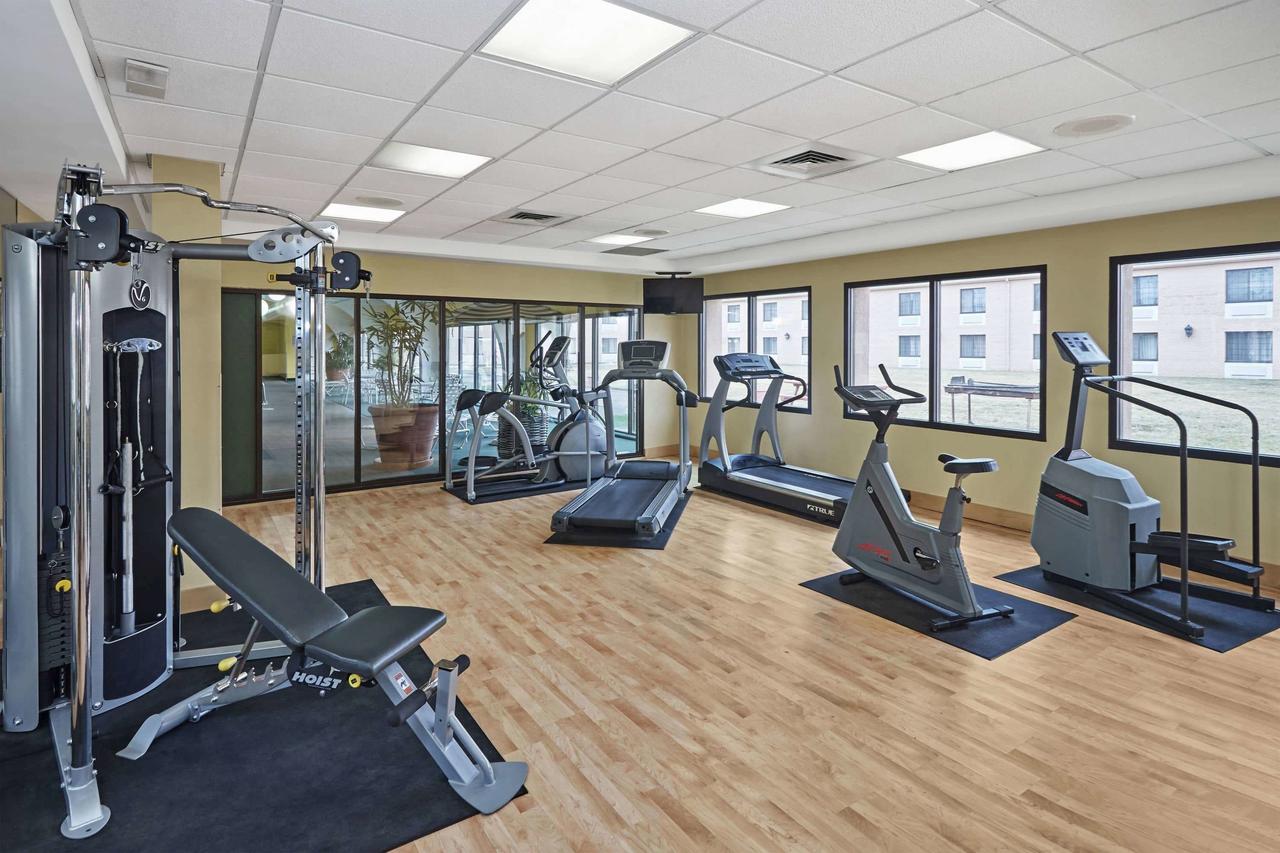 Howard Johnson Plaza By Wyndham Madison - thumb 44