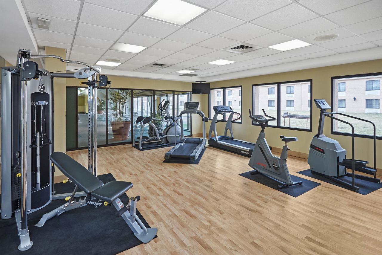 Howard Johnson Plaza By Wyndham Madison - thumb 9