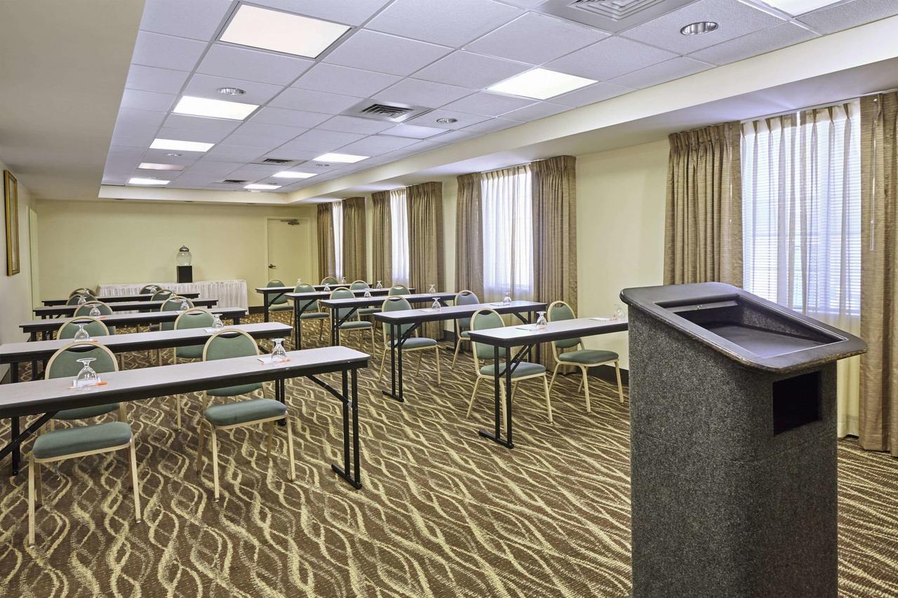 Howard Johnson Plaza By Wyndham Madison - thumb 32