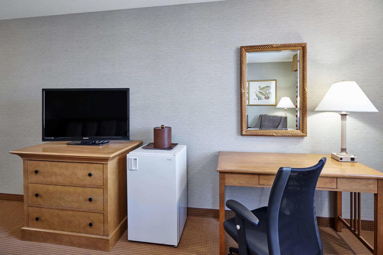 Howard Johnson Plaza By Wyndham Madison - thumb 30