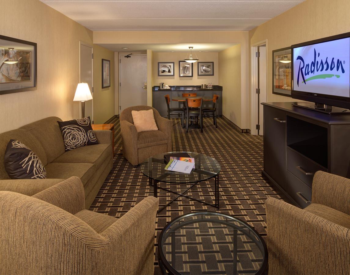 Radisson Hotel Milwaukee West - thumb 25