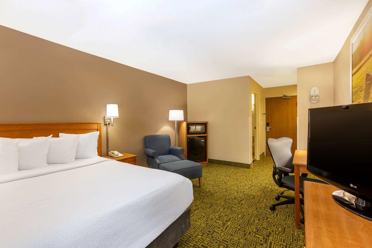 Days Inn & Suites By Wyndham Madison - thumb 20