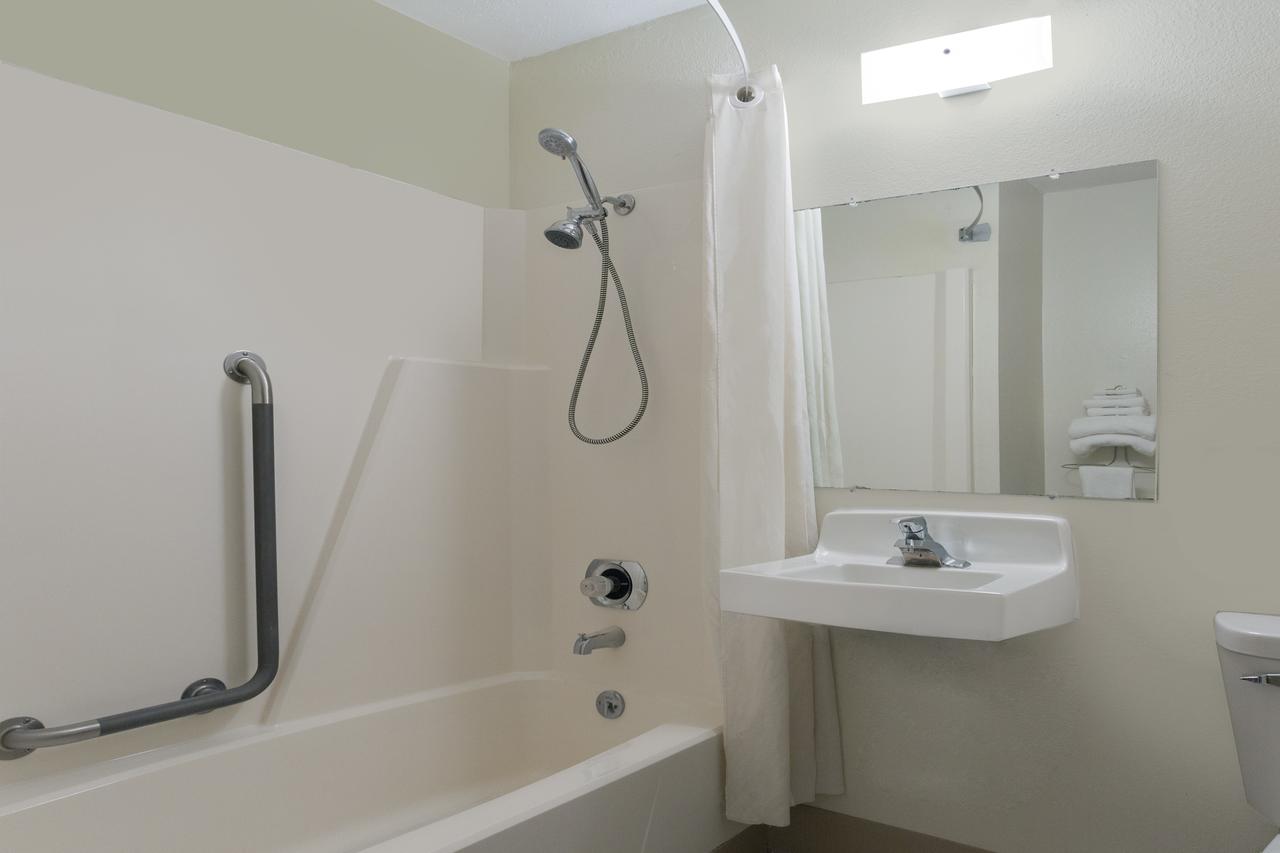 Super 8 By Wyndham Wisconsin Dells - thumb 15