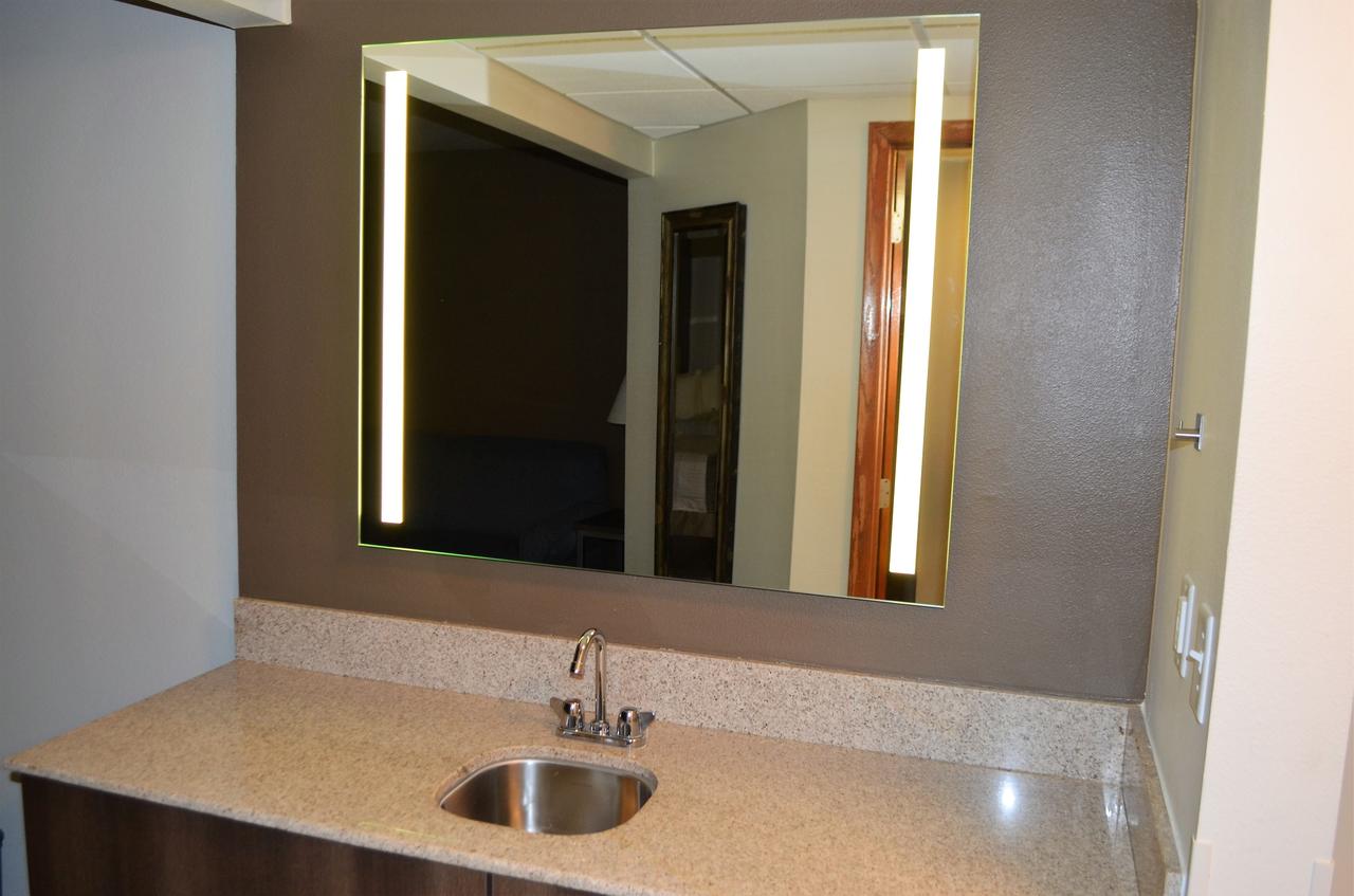 Best Western West Towne Suites - thumb 10