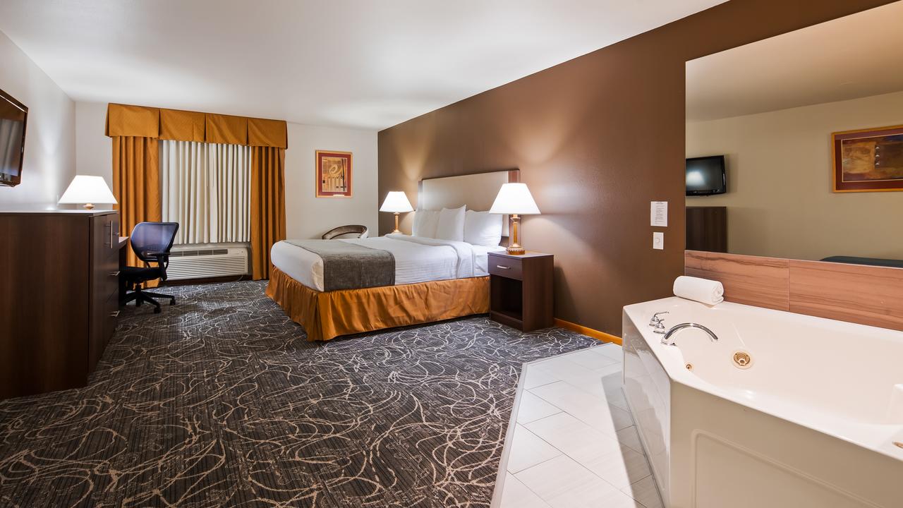 Best Western West Towne Suites - thumb 6