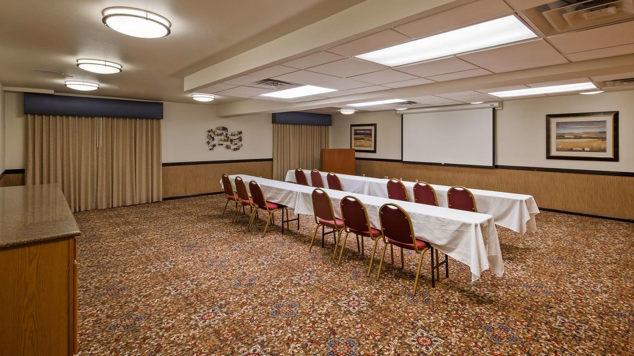 Best Western West Towne Suites - thumb 42