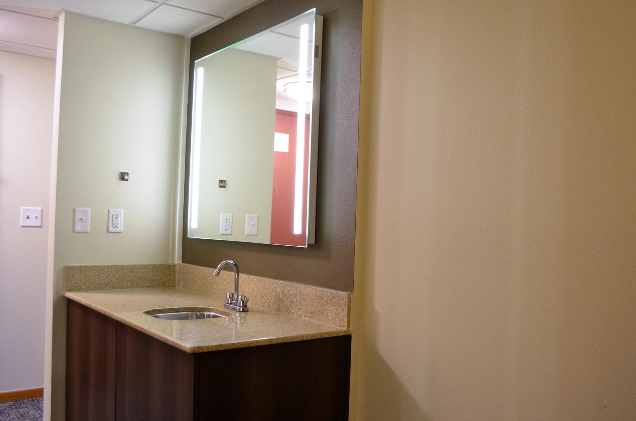 Best Western West Towne Suites - thumb 18