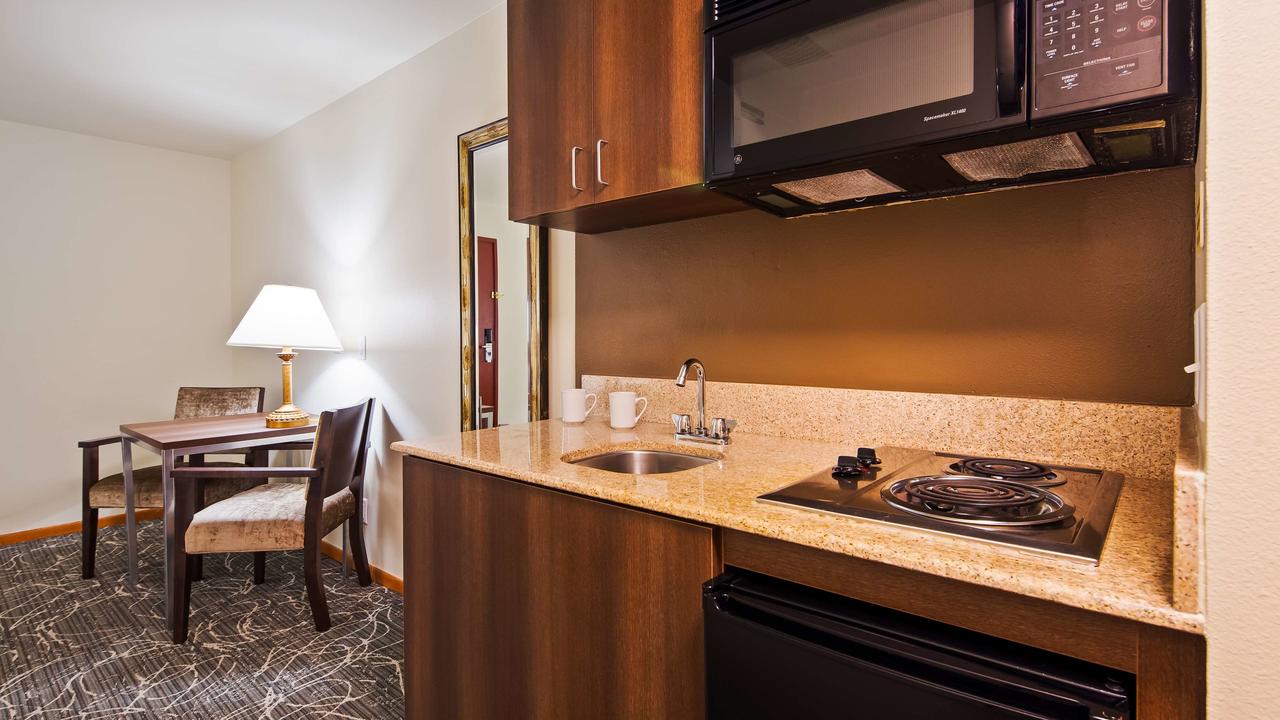 Best Western West Towne Suites - thumb 30