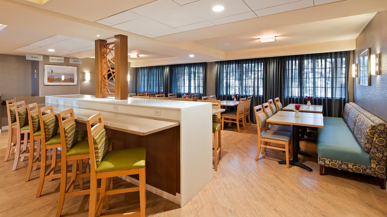 Best Western West Towne Suites - thumb 26