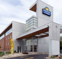 Days Inn  Suites by Wyndham Milwaukee - Tourism Bookings