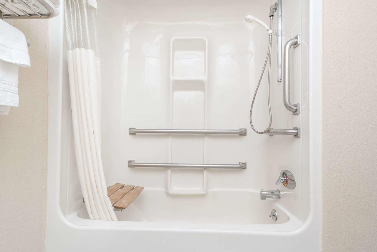 Days Inn By Wyndham Black River Falls - thumb 11