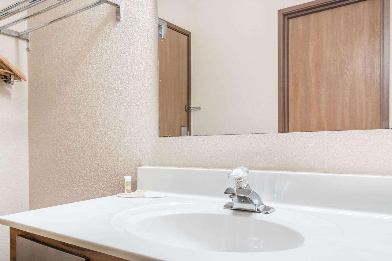 Days Inn By Wyndham Black River Falls - thumb 20