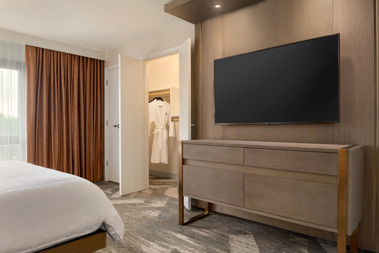 Sheraton Hotel Madison - thumb 32