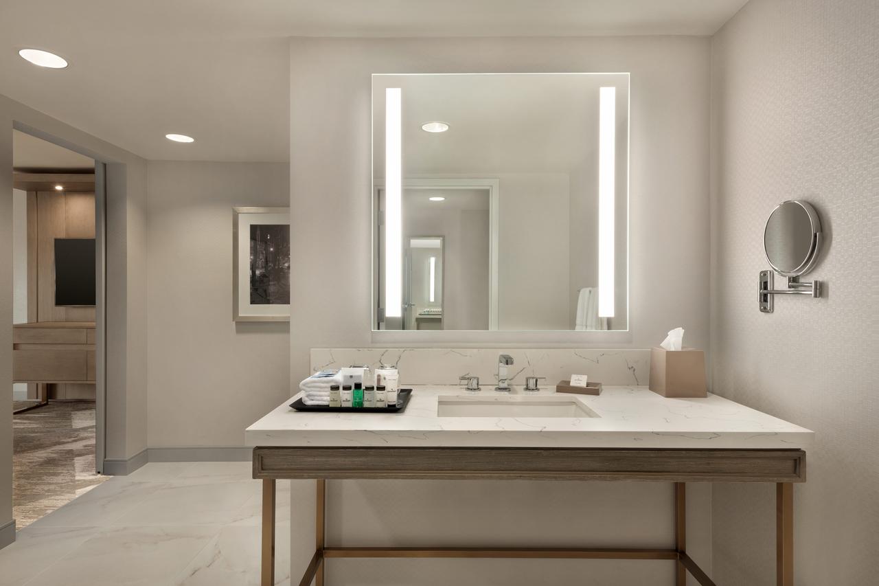 Sheraton Hotel Madison - thumb 26