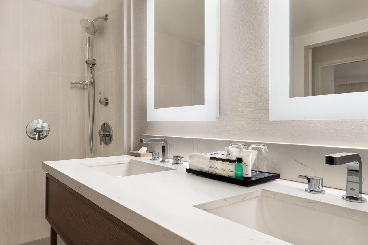 Sheraton Hotel Madison - thumb 36