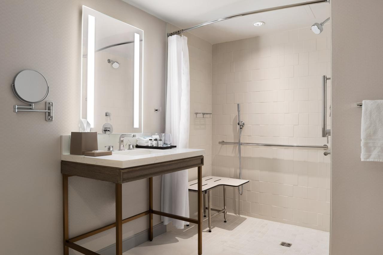 Sheraton Hotel Madison - thumb 15