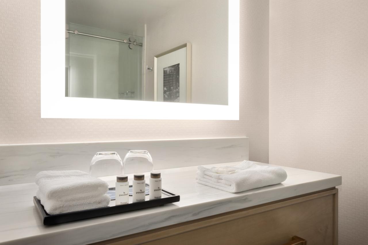 Sheraton Hotel Madison - thumb 5