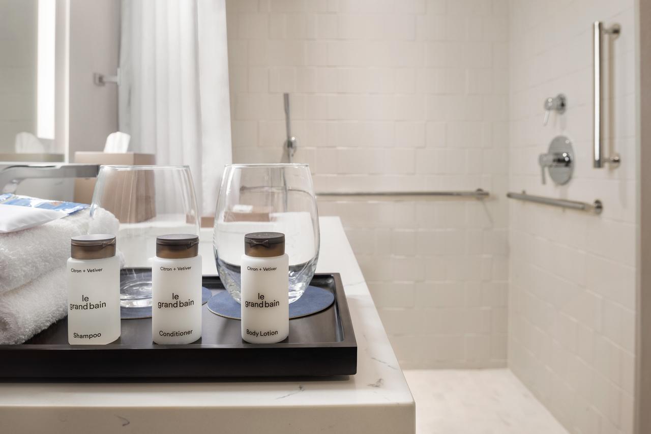 Sheraton Hotel Madison - thumb 10