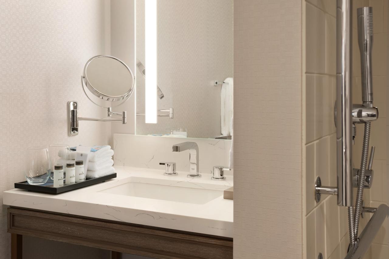 Sheraton Hotel Madison - thumb 20