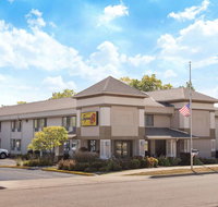Super 8 by Wyndham Beloit - Tourism Bookings