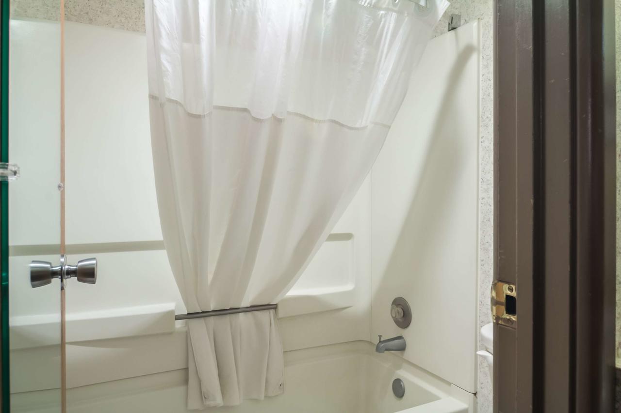 Motel 6 Madison East - thumb 2