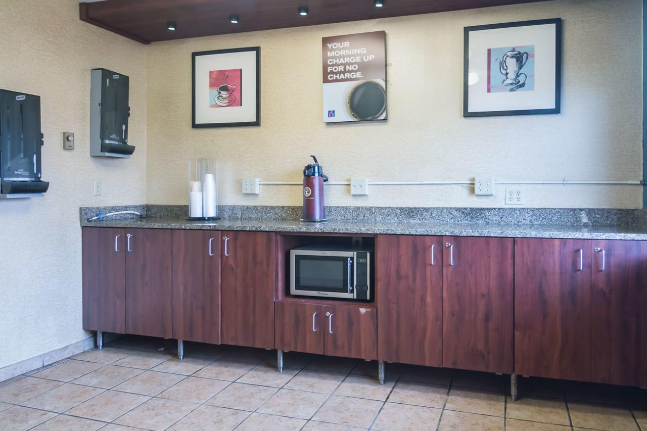 Motel 6 Madison East - thumb 23