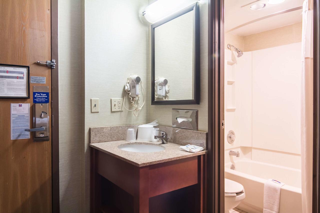 Motel 6 Madison East - thumb 16