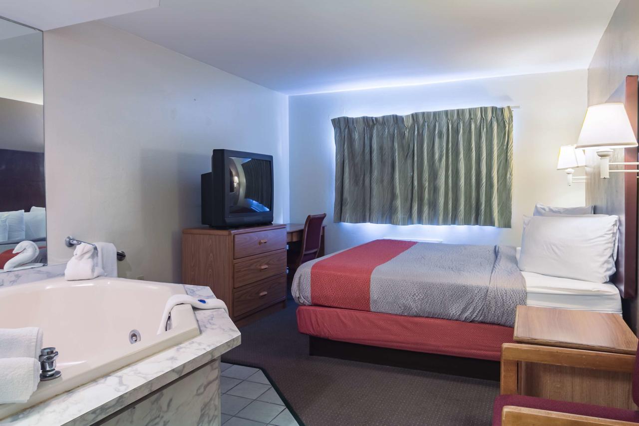 Motel 6 Madison East - thumb 6