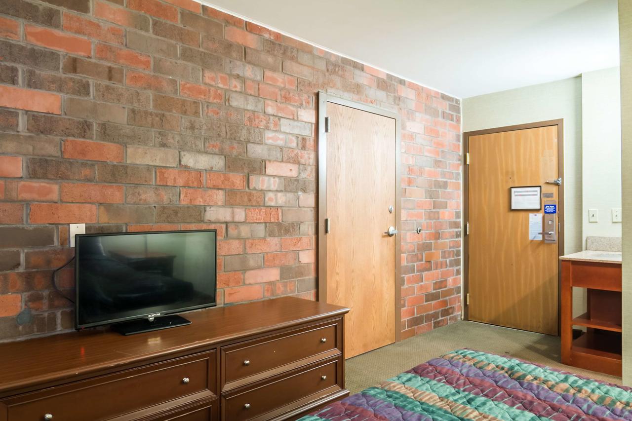 Motel 6 Madison East - thumb 32