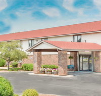 Super 8 by Wyndham Green Bay Near Stadium - Tourism Bookings