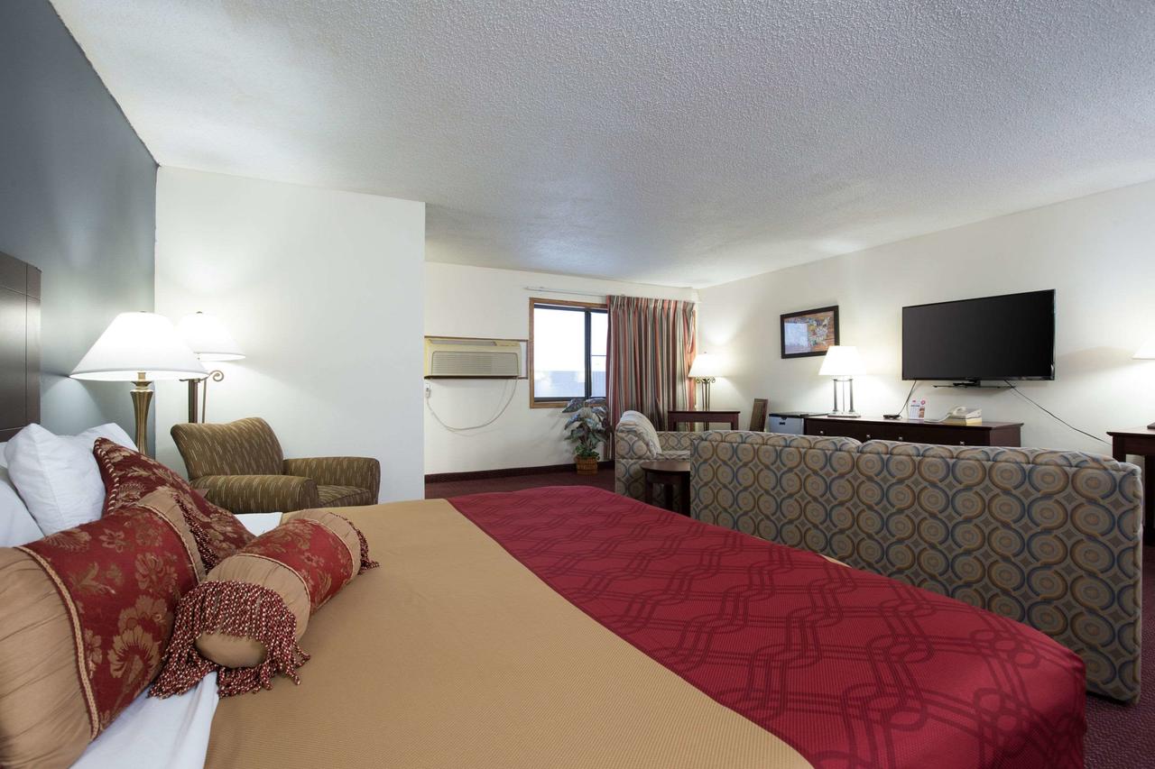 Econo Lodge Merrill - thumb 7