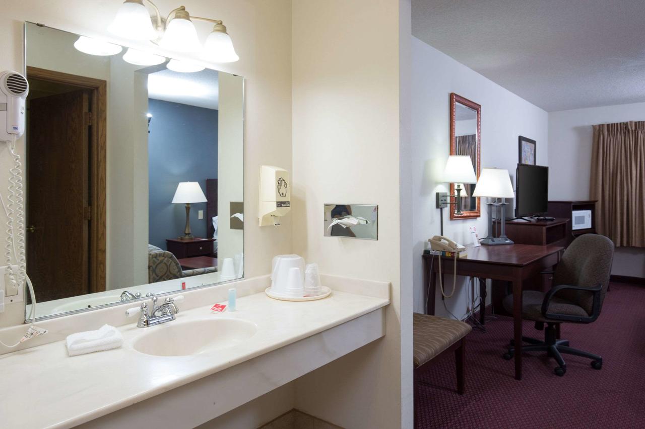 Econo Lodge Merrill - thumb 24