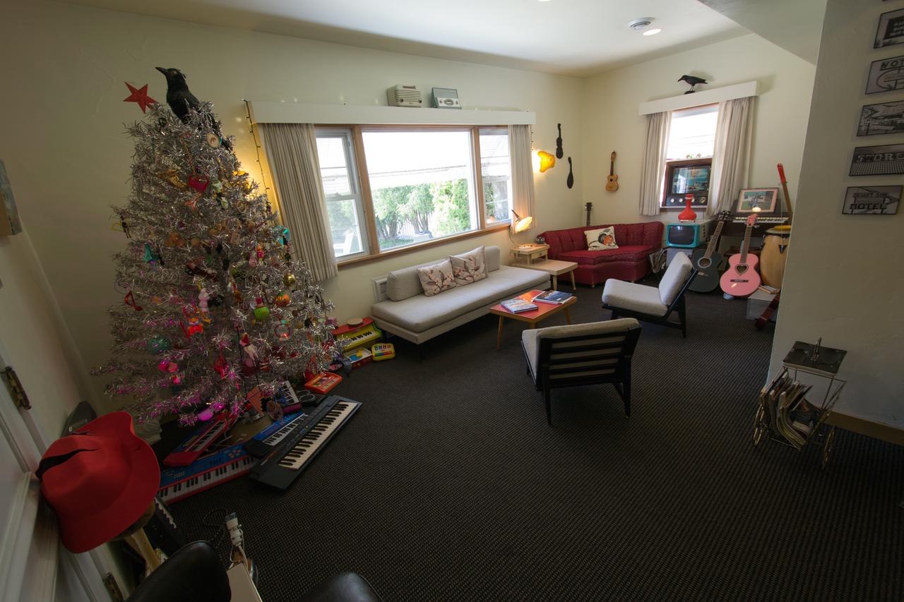 Holiday Music Motel - thumb 42